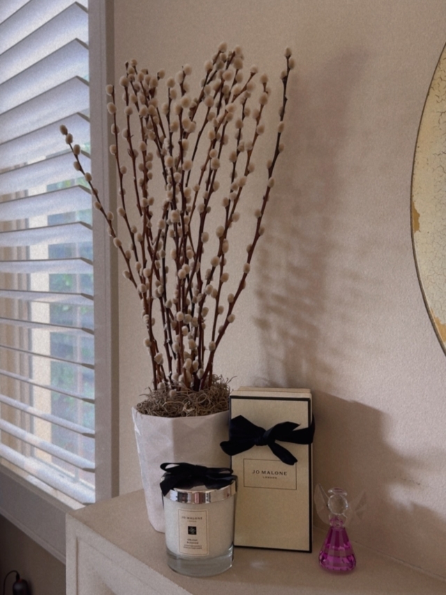 Home - Orange County Microblading, Facials, Lash Extensions 173 Happy Monday Beautiful People!Today I wanted to share some sentiments,This year I recieved so much ❤️I grew up in a broken family and surrounded myself with toxic people all my life which wasn’t my choice.I had a hard time recognizing what true love, loyalty and kindness is.Finally this year I decided to leave ungrateful people in my life and surrounded myself with loving people.My close friends and my clients have always been so loving and so caring about me, that I have been receiving gifts of appreciation.To some you might think this is just material but to me these are treasures, that person was thinking of you.Which is rare these days.My bestfriend @kanananusa @vicctooriaa has made me realize this.She taught me how to love myself and be open to recieve love and abundance.I have always operated in survival mode since I was a child, that if someone gives something to me, I always think that there’s a catch.But no, some people are just true angels. 👼I am truly grateful for this experience, and for the first time in my life I had a sense of peace.As a pretty, independent and successful woman, most people I have encountered have not been so kind,They have this judgment you have everything and that you should not get anymore love and loyalty.Until I realized there’s good people out there who recognize me, my kindness and my work and that they appreciate me so much.To my friends and clients I wasn’t blessed to have a loving, loyal family, but I was blessed to have all of you.Thank you always for showing me what true love and loyalty is.I have been doing a lot of inner work in myself and because of you I have become better.And it’s the best freeing feeling that I too deserve love from others. 💕Stay tune for my newsletter next month a deep dive into this,I am pretty sure I’m not the only one who experienced this.I love you all, God BlessPS: i have more gifts from my friends and clients but can’t post everything since I posted this gratitude post out of the whim. I am emo btw 😘