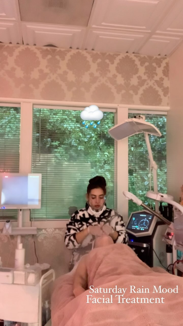 Home - Orange County Microblading, Facials, Lash Extensions 242 The cozy weather rain makes our clients want to get Facial Treatments. 🤗California Weather is very drying into the skin, which dehydrates our skin.Professional treatments are the best preventative way to keep making your skin glow ✨#facials #skincare #cozy #rain #californiarain