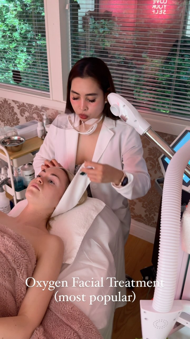 Home - Orange County Microblading, Facials, Lash Extensions 245 Every Facials Treatment is curated for your exact skin needs!Thank you to my lovely client 💕Treatment: Oxygen Infusion Treatmentwww.dmodernbeauty.com#esthetician #facial #facialtreatment #skincare #oc